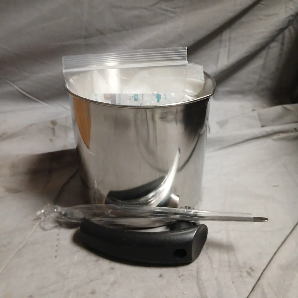 NATURAL SOY WAX CANDLE MAKING KIT