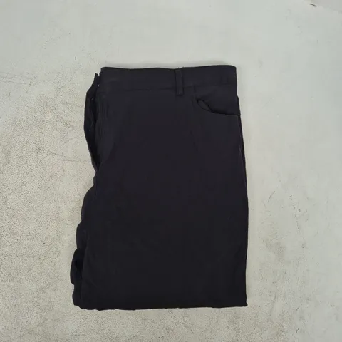 MOUNTAIN WAREHOUSE TROUSERS IN BLACK SIZE UK 22