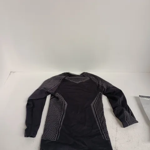 THE DARK KNIGHT TRILOGY Γ YOUNGLA LONG-SLEEVE TOP β SIZE S