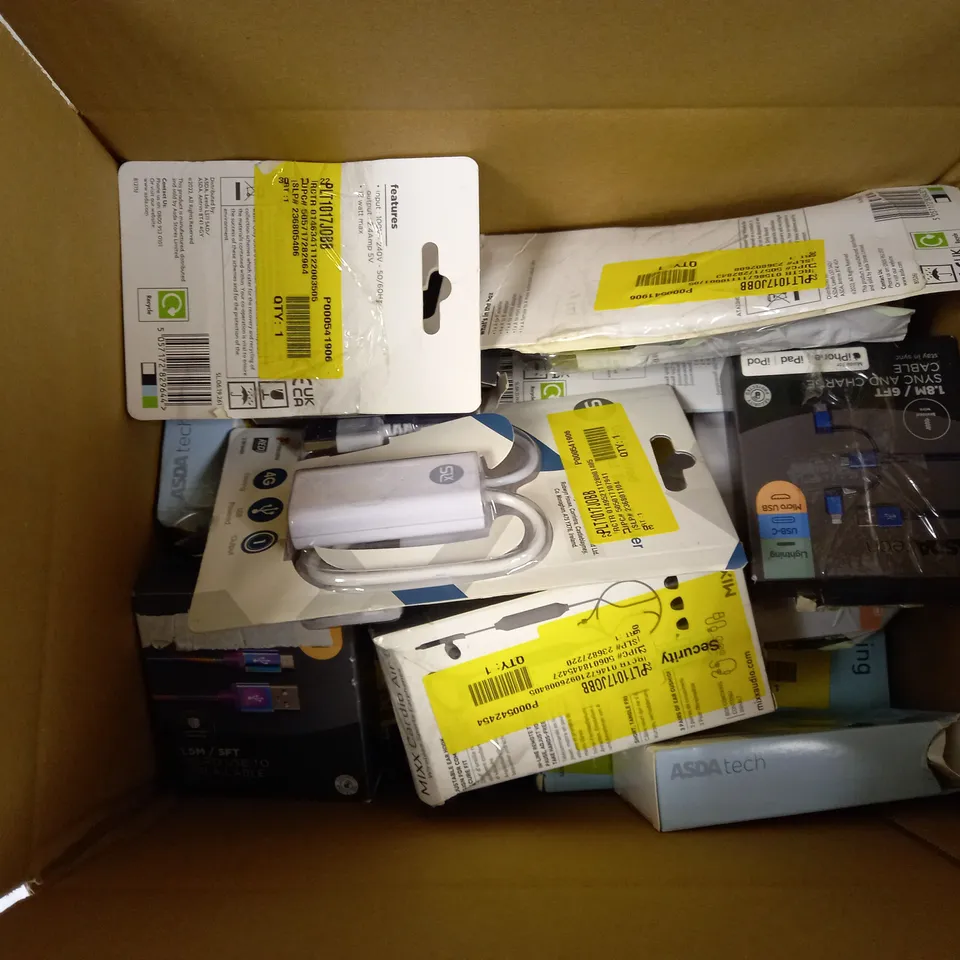 LOT OF APPROXIMATELY 22 ASSORTED ELECTRICALS TO INCLUDE SINGLE PORT MAINS CHARGER, USB POWERED COMPACT SIGNAL BOOSTER, 6FT SYNC AND CHARGE CABLE