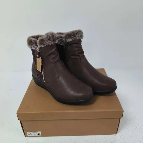 JO & JOE BASIL BROWN FUR-TRIM BOOTS – 4