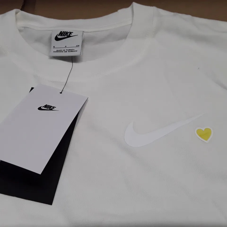 NIKE LOOSE FIT WHITE T-SHIRT - S