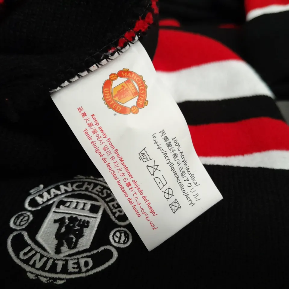 LOT OF 12 MANCHESTER UNITED BRANDED BEANIES