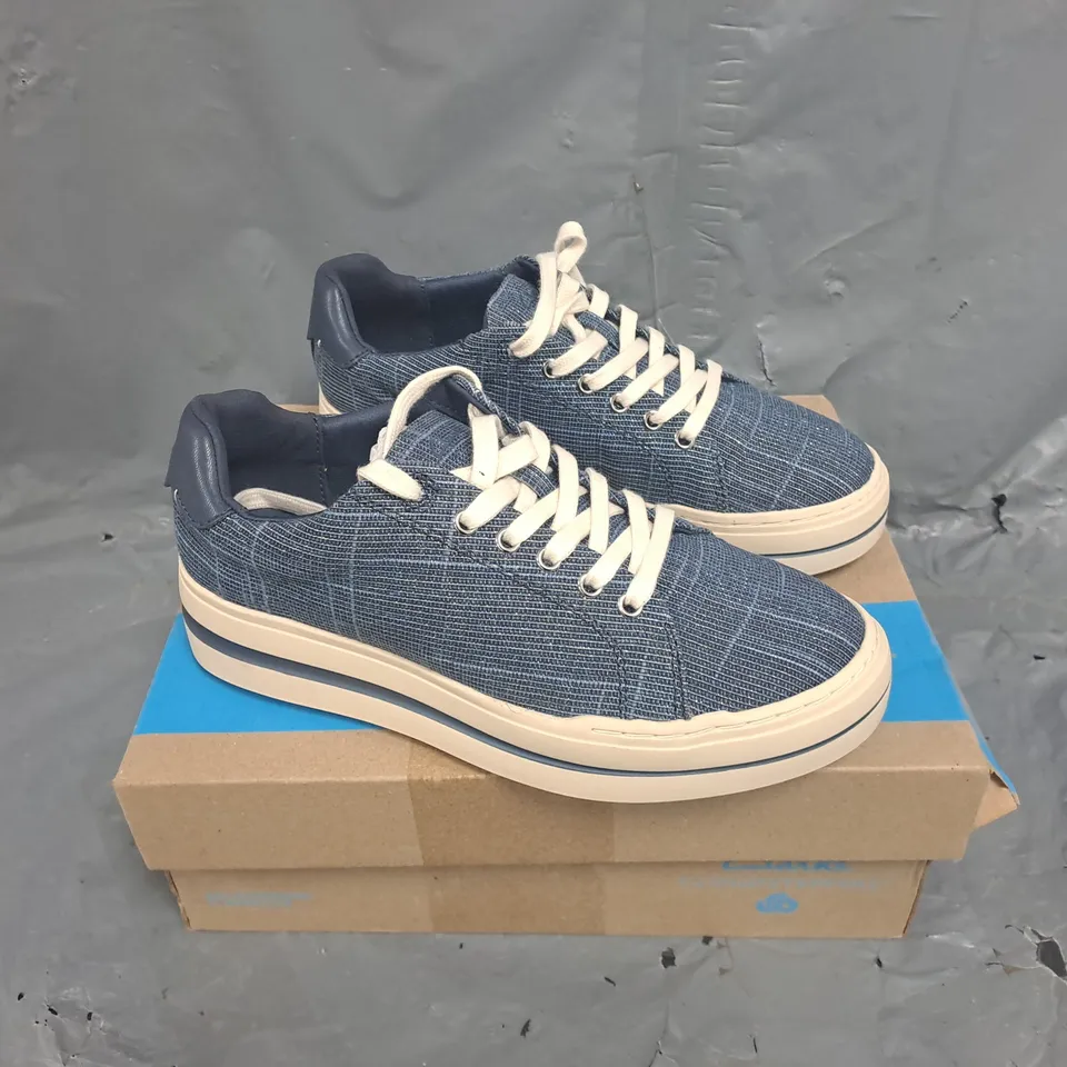 BOXED PAIR OF CLARKS CLOUD STEPPERS IN BLUE SIZE UK 5 