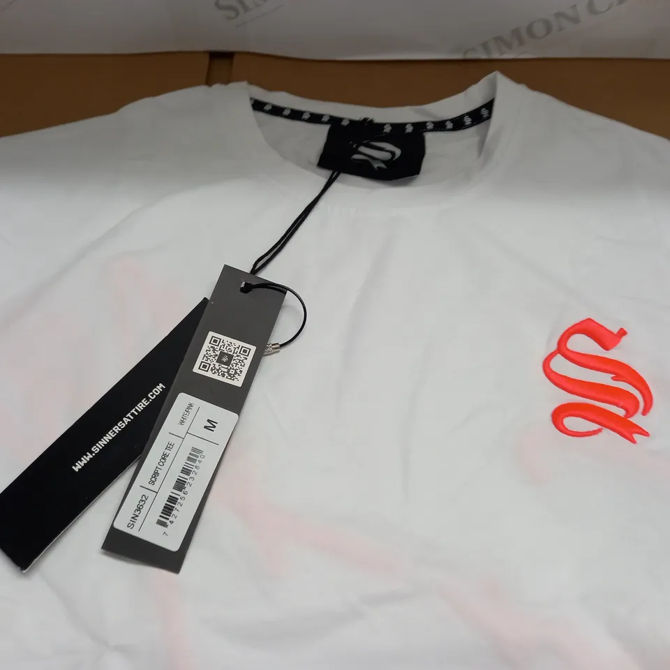 SINNER SATIRE SCRIPT CORE TEE - M