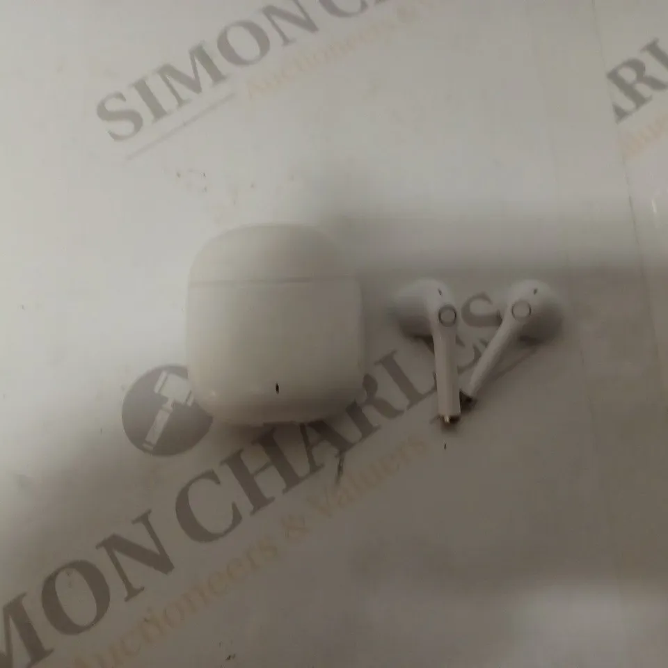 YOBOLA WHITE WIRELESS EARBUDS WITH CHARGING CASE