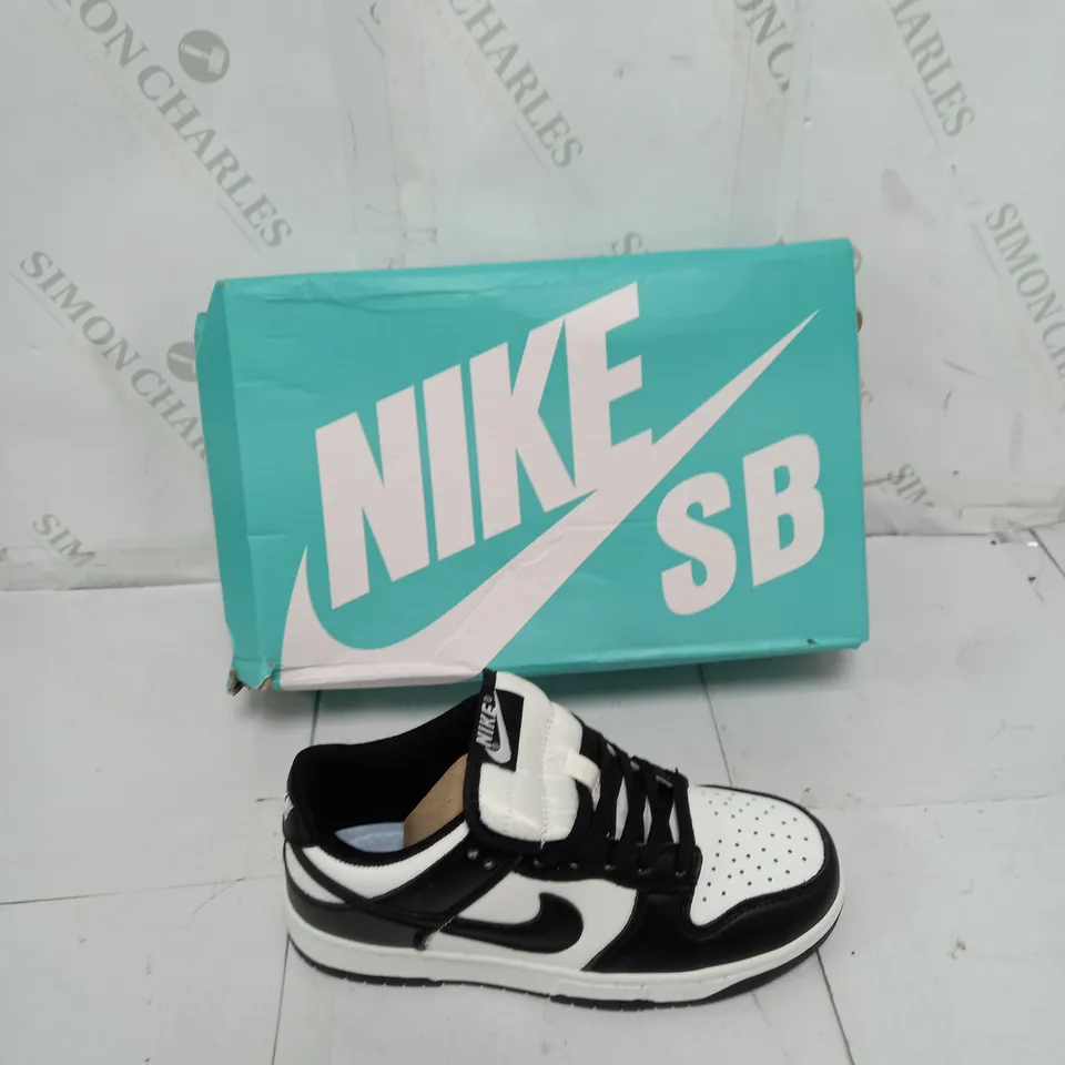 BOXED PAIR OF NIKE PANDA DUNKS LOW SIZE 36 