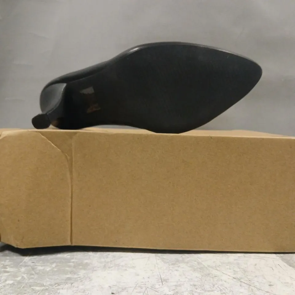 BOXED PAIR OF WHERE'S THAT FROM POINTED TOE HEELED SHOES IN BLACK SIZE UK 3
