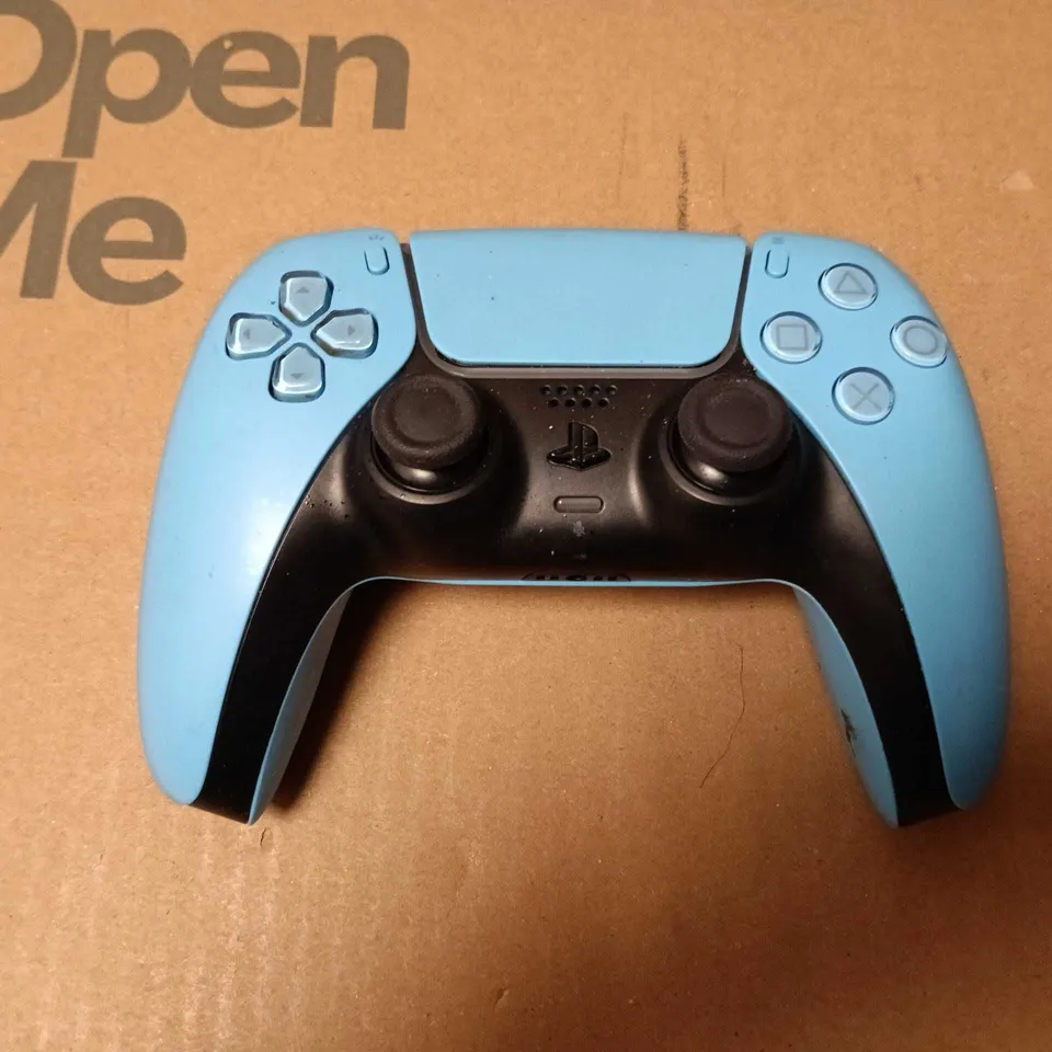 SONY DUALSHOCK CFI-ZCT1W WIRELESS CONTROLLER IN BLUE