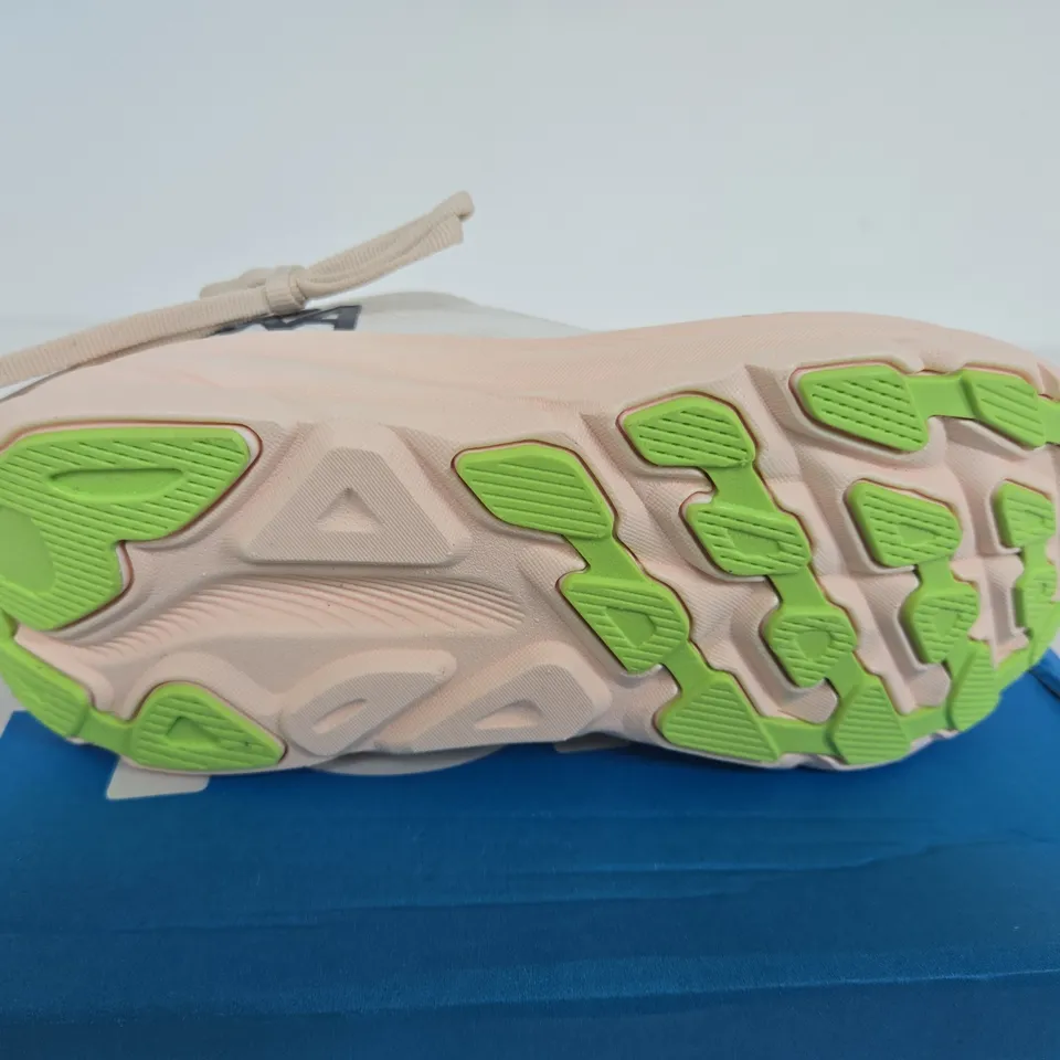 HOKA CLIFTON 9 SIZE 7.5 