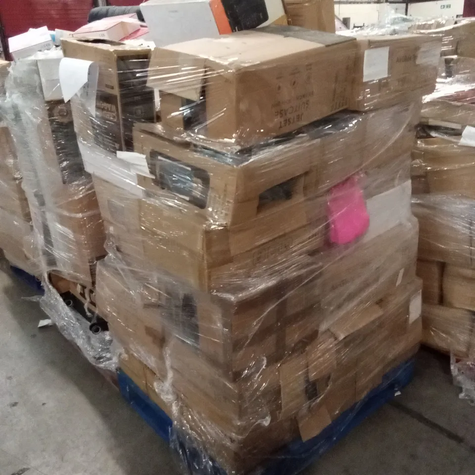 PALLET OF ASSORTED E-COMMERCE GOODS AND PRODUCTS TO INCLUDE; A LARGE NUMBER OF SUITCASE/CABIN BAGS, CAMPING WAGONS, CAMPING CHAIRS, AIR FRYER ETC