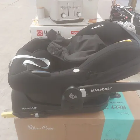 BOXED MAXI COSI I-SIZE BASE AND CAR SEAT