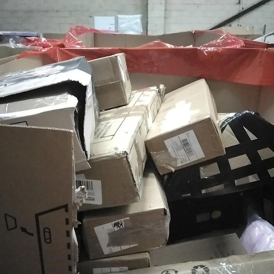 PALLET OF HOUSEHOLD ITEMS TO INCLUDE CLOCK,TABLET STAND,AUDIO TURNTABLE, DIAPER CHANGING TABLE AND OTHER ASSORTED ITEMS...