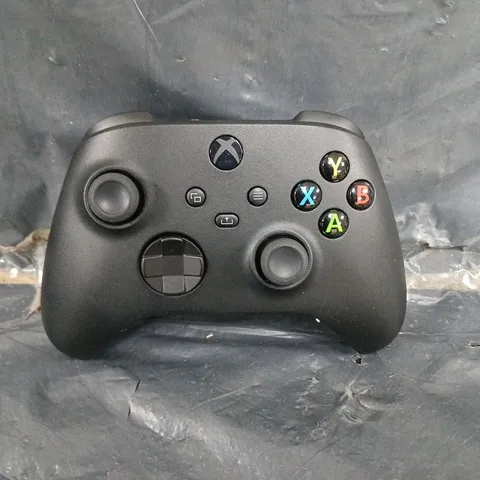 XBOX WIRELESS CONTROLLER WITH USB-C CABLE - CARBON BLACK