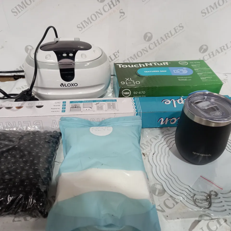 BOX OF APPROXIMATELY 15 ITEMS TO INCLUDE ULTRASONIC CLEANER, THERMAL CUP, TEXTURED GLOVES 