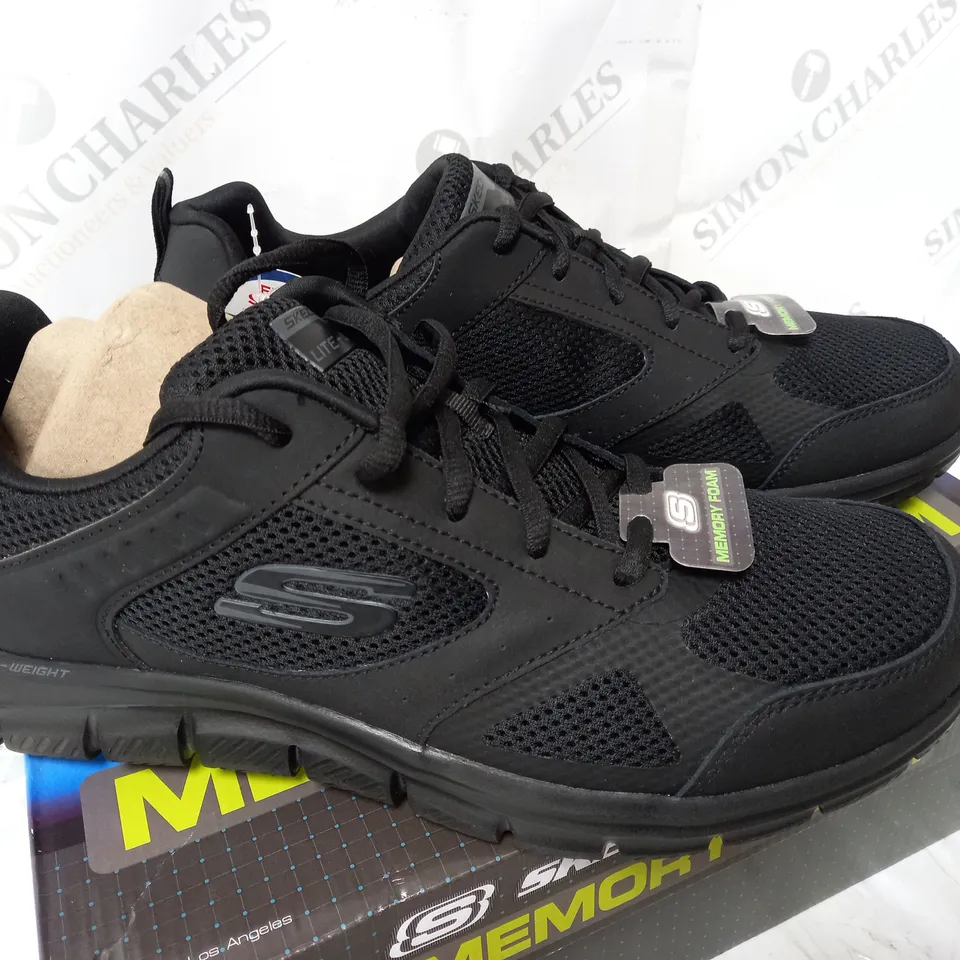 BOXED OUTLET SKECHERS MEN'S TRACK SYNTAC TRAINERS IN BLACK - SIZE 11