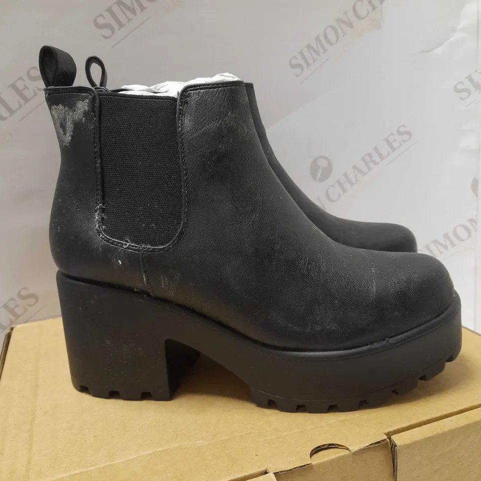 KOI KAI CHUNKY CHELSEA BLACK BOOTS - SIZE 3 
