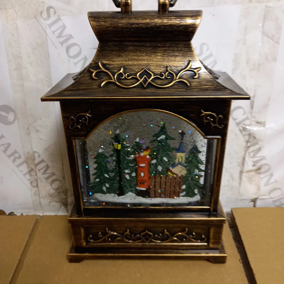 FESTIVE PRE-LIT MUSICAL WATER SPINNER - ROBINS IN THE SNOW