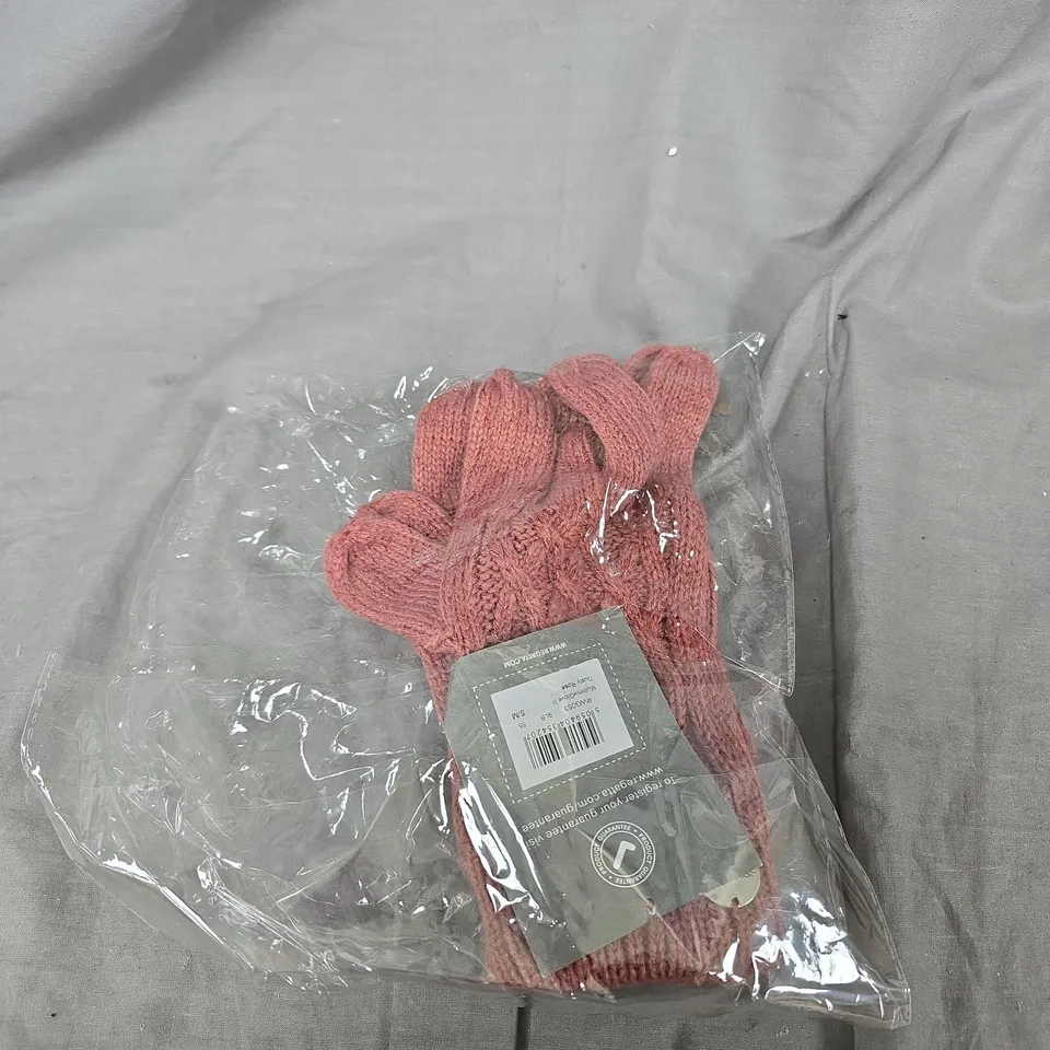 BOX OF APPROXIMATELY 25 ASSORTED CLOTHING ITEMS INCLUDING ASSOTS PURSE , WOOLEN GLOVES AND ANIMAL PRINT TOP 