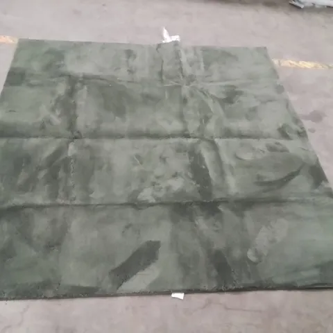 QUALITY DESIGNER AREA RUG - APPROXIMATELY 200X200CM