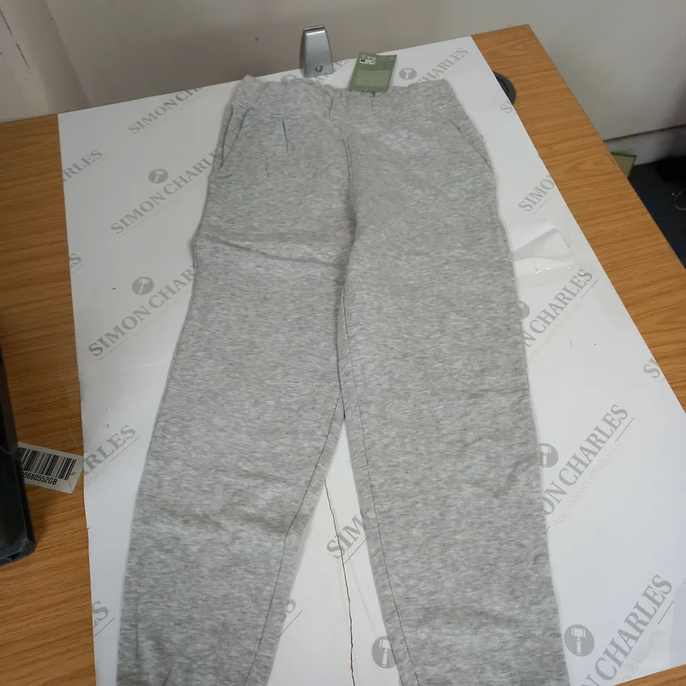 BOX OF ASSORTED CLOTHING ITEMS TO INCLUDE TRACKPANTS, JUMPERS, TOPS ETC