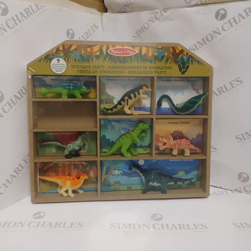 MELISSA & DOUG DINOSAUR PARTY PLAYSET  RRP £23.99