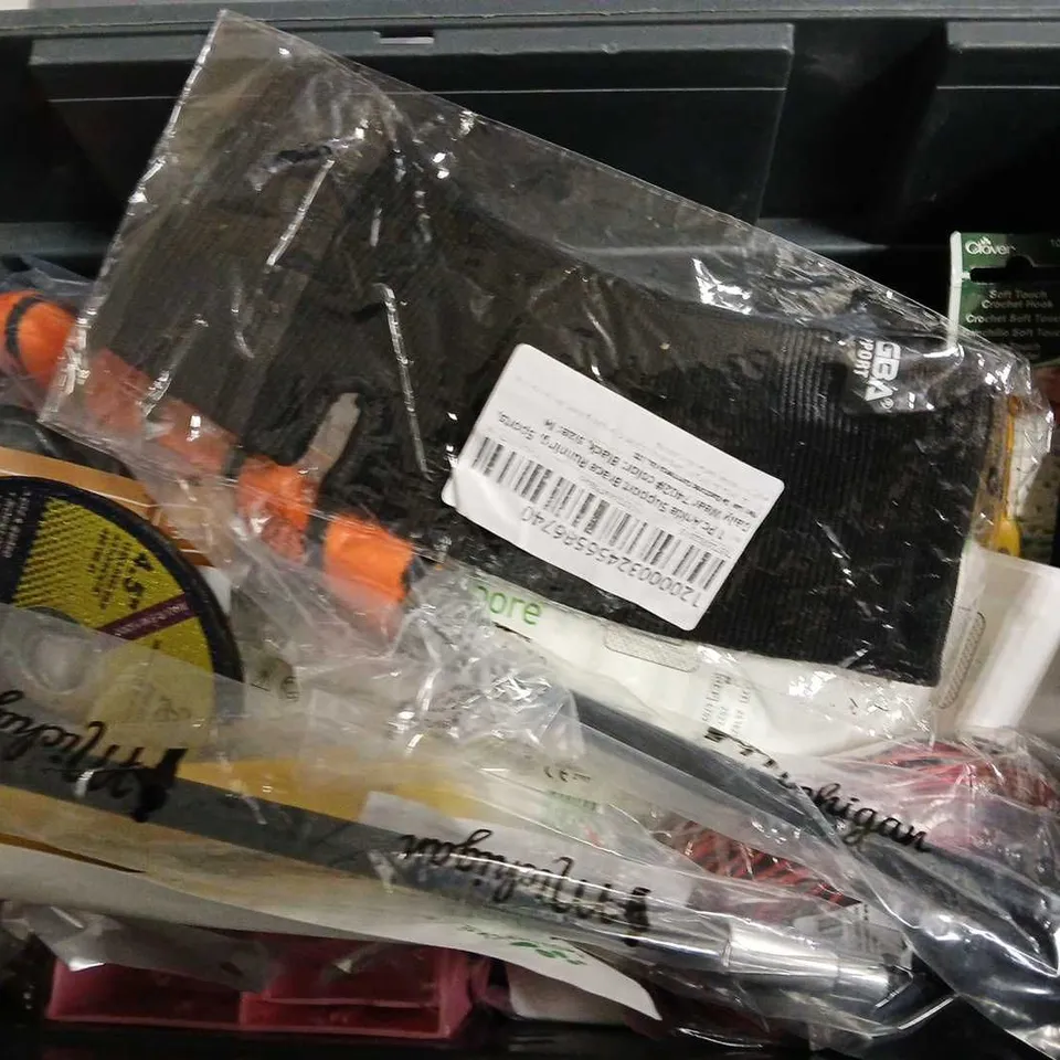 APPROXIMATELY 20 ASSORTED HOUSEHOLD ITEMS TO INCLUDE PARIS 2024 PINS, GUITAR CAPO, SOFT TOUCH CROCHET HOOK, ETC