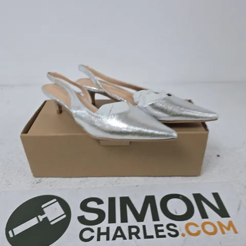 LADIES' SILVER CRACKLE FINISH SLINGBACK HEELS, UK4 
