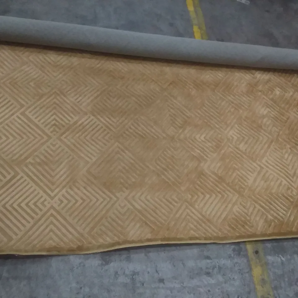MCLELLAN HOOKED GOLD RUG 200×300CM