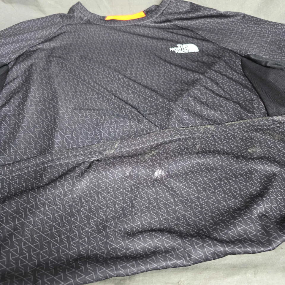 THE NORTH FACE TSHIRT IN DARK GREY SIZE XL