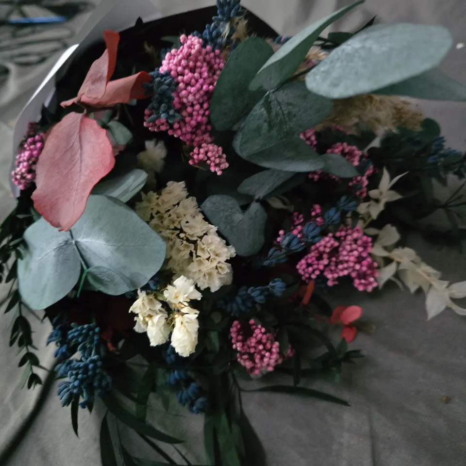 LUCELLE SHIDA PRESERVED FLOWERS