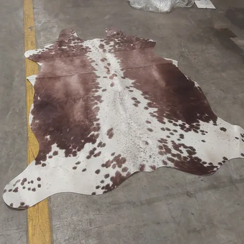 QUALITY DESIGNER COW DESIGN AREA RUG - APPROXIMATELY 185 x 157cm