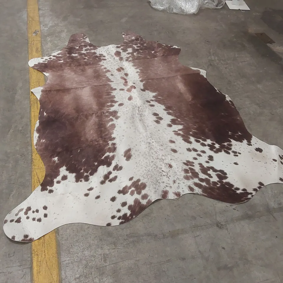 QUALITY DESIGNER COW DESIGN AREA RUG - APPROXIMATELY 185 x 157cm