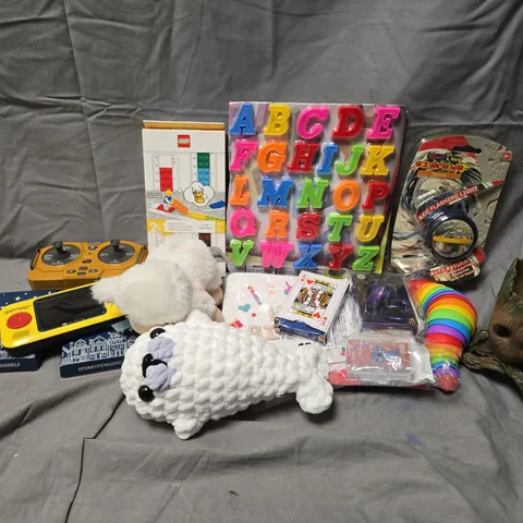 APPROXIMATELY 15 ASSORTED TOYS & GAMES PRODUCTS TO INCLUDE OZBOZZ OZ PRO YO TROJAN, PLAYING CARDS, HARRODS PLUSH, ETC
