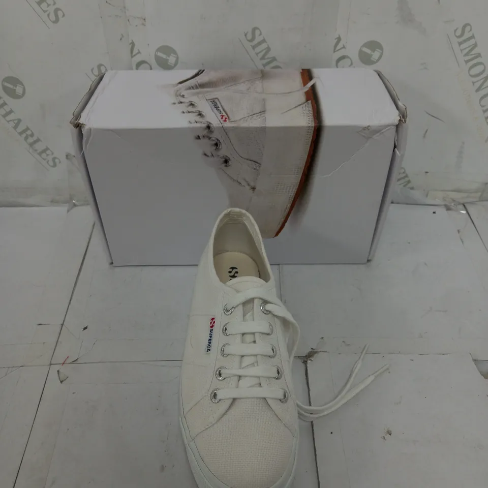 BOXED PAIR OF SUPERGA WHITE SIZE 37 FLAT TRAINERS 