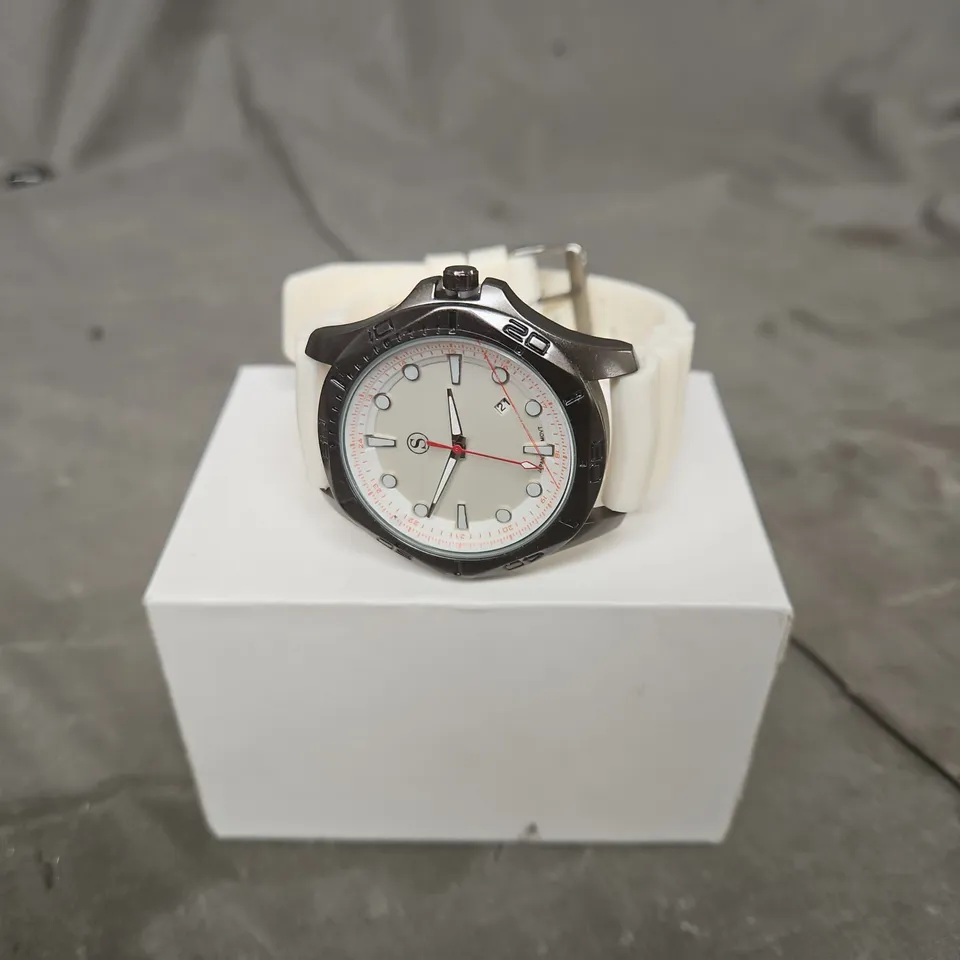 STRADA WRISTWATCH – WHITE STRAP, BLACK BEZEL