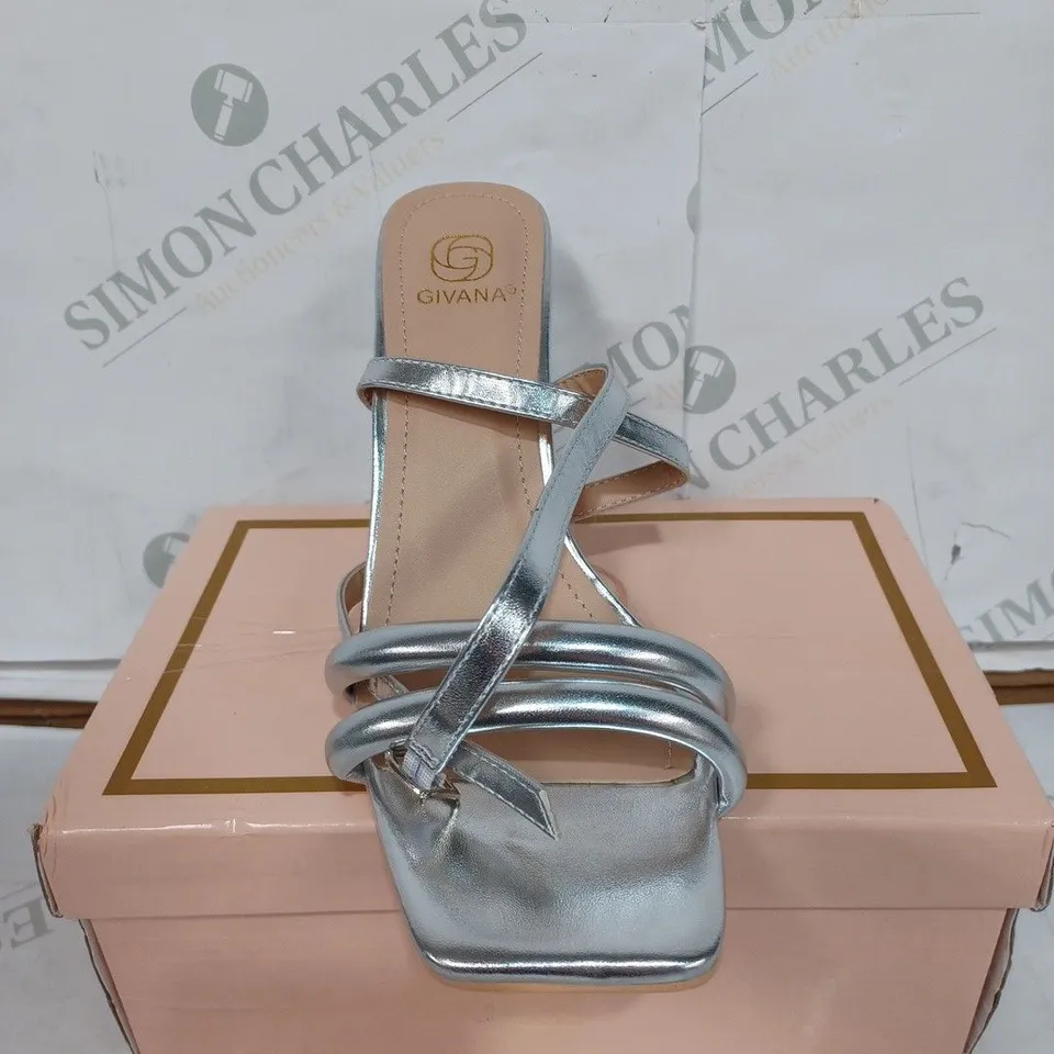 BOXED PAIR OF GIVANA PADDED VAMP STRAPS BLOCK HEELED SANDALS / SIZE: 6 UK