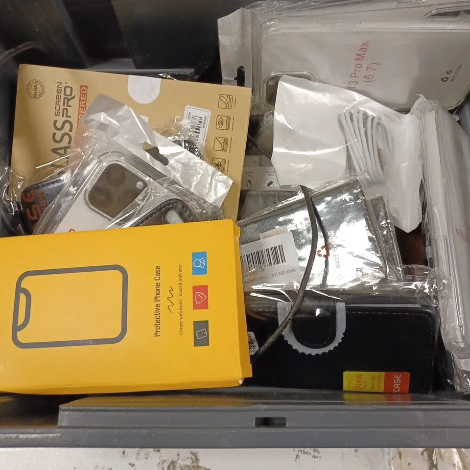 BOX TO CONTAIN APPROX. 30 X ASSORTED MOBILE PHONE CASES. BRANDS & STYLES VARY 
