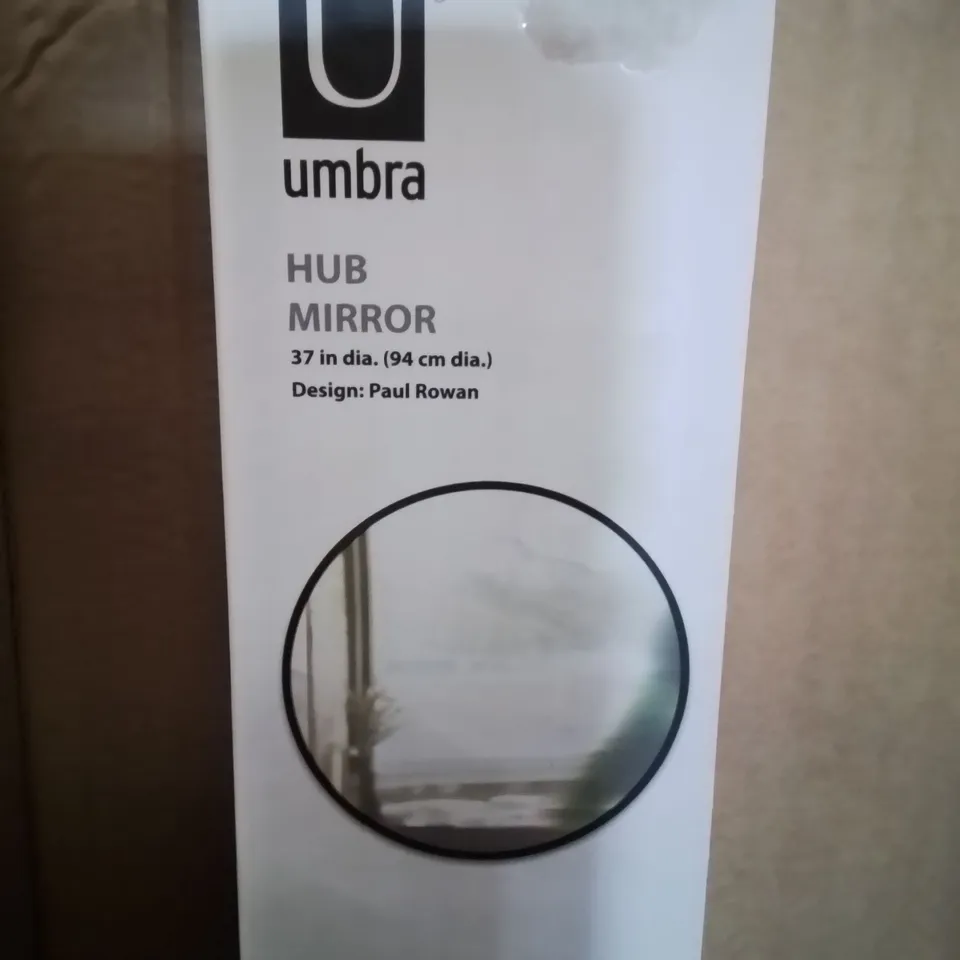 BRAND NEW UMBRA HUBBA ROUND MIRROR