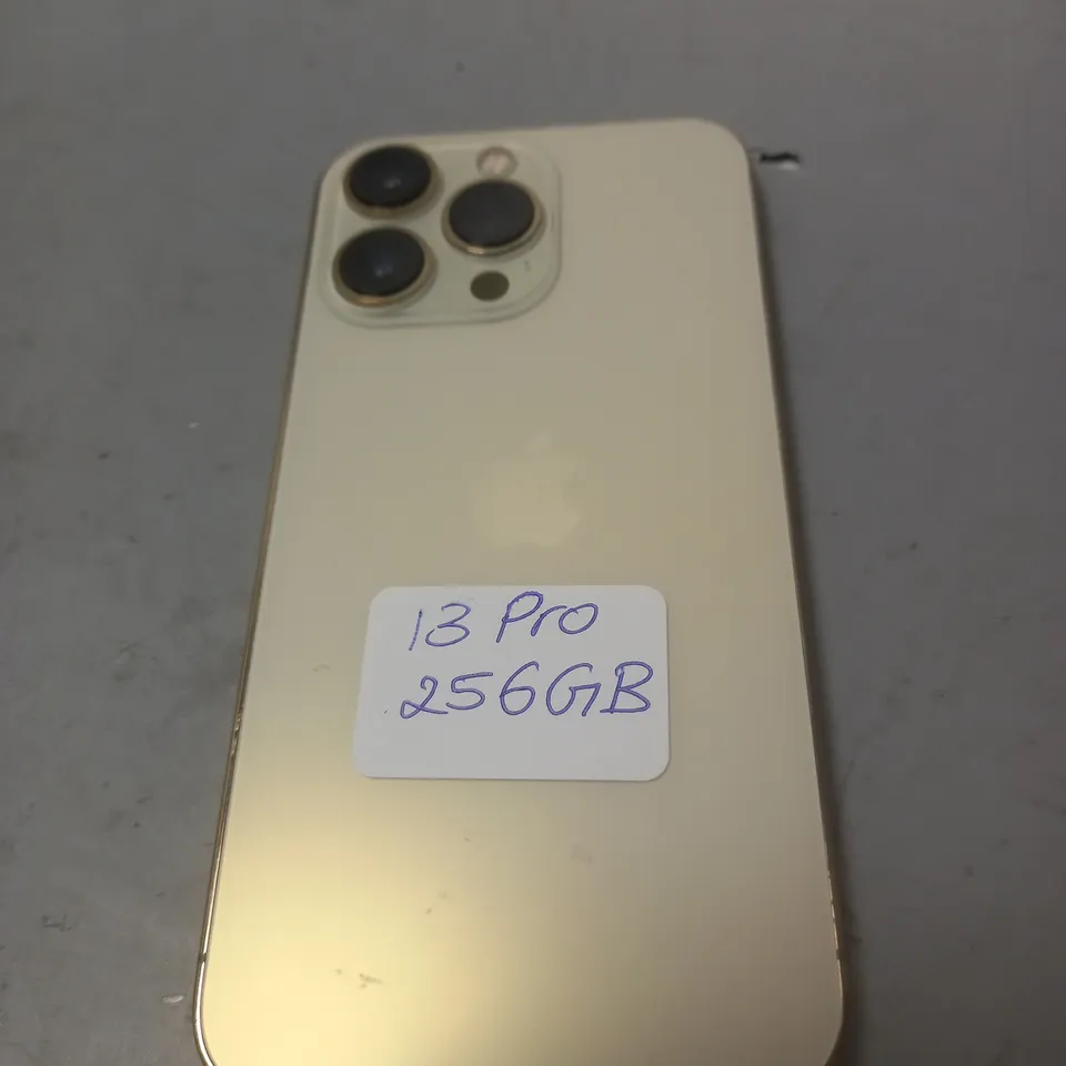 IPHONE 13 PRO - DOES NOT POWER ON 