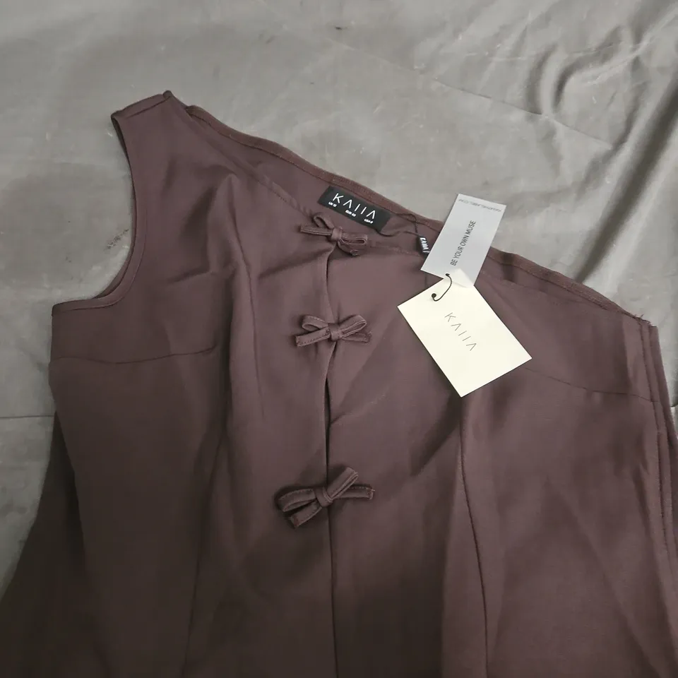 KAIA TAILORED CUT-OUT ONE-SHOULDER TOP – CHOCOLATE, UK 12