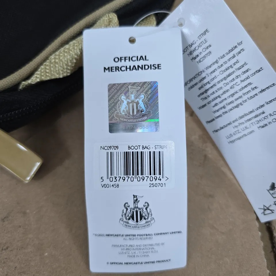 NEWCASTLE UNITED OFFICIAL MERCHANDISE BOOT BAG - STRIPE
