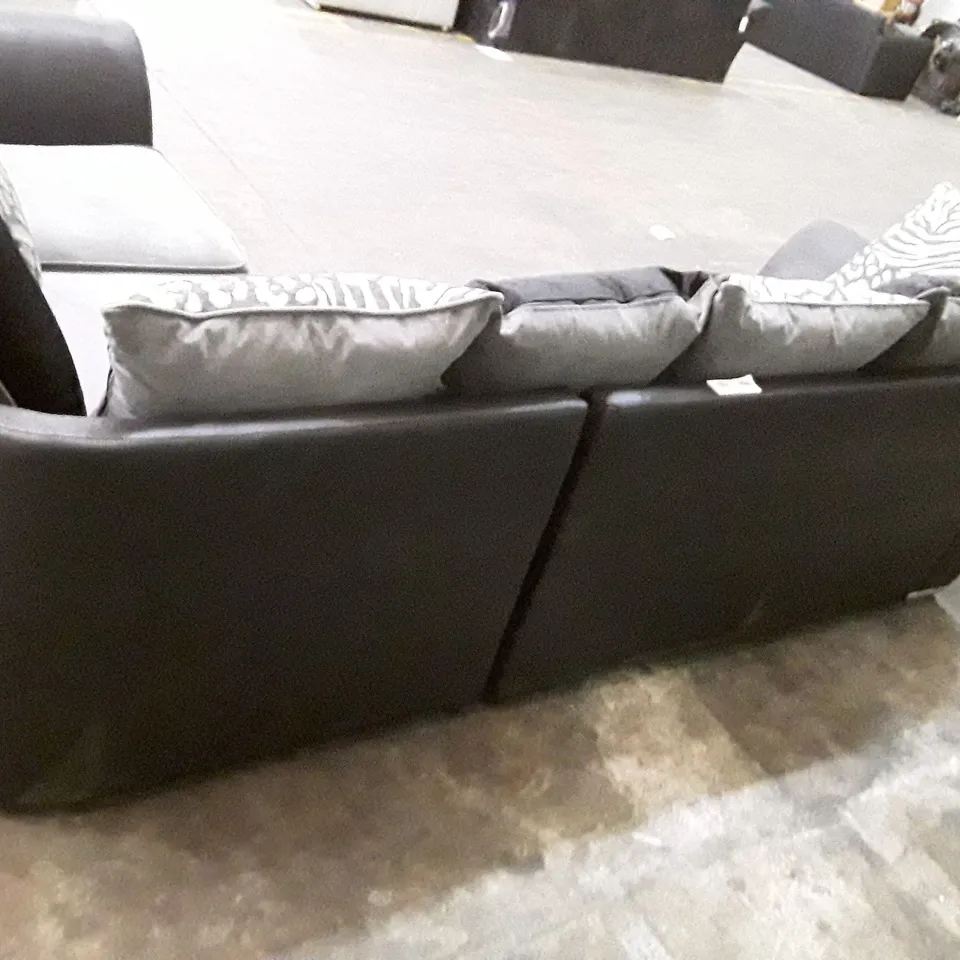 DESIGNER HILTON RH DOUBLE ARM CORNER GROUP - BLACK/CHARCOAL FABRIC