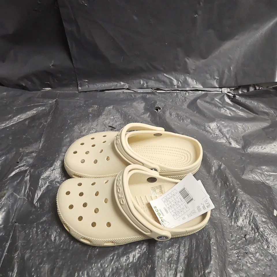 CROCS CLASSIC CLOG - BEIGE, UK 4 (EU 37) - UNISEX
