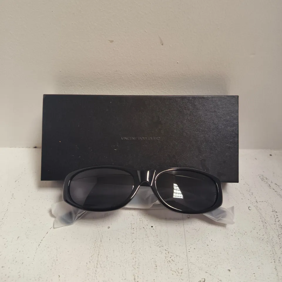 BOXED VINCENT BOULEVARD MULLHOLLAND SUNGLASSES