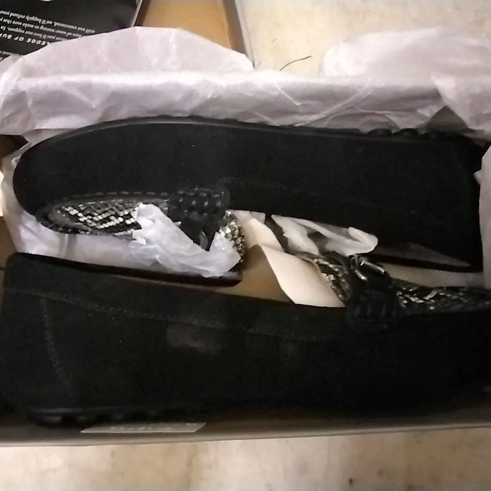 3 VIONIC SHOE BOXES CONTAINING 2 × HONOR DAYNA GREY LOAFERS SIZE 6, HONOR DAYNA BLACK LOAFERS SIZE 7
