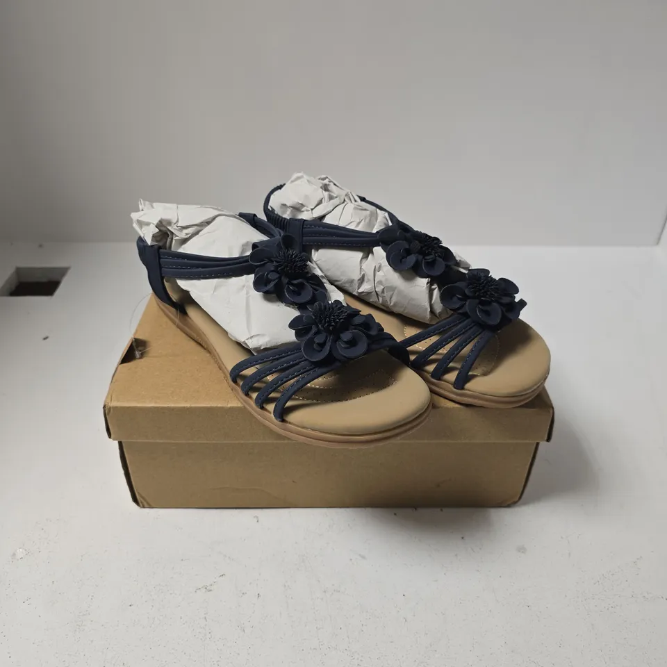 JO & JOE BEGONIA NAVY SANDALS – UK 6
