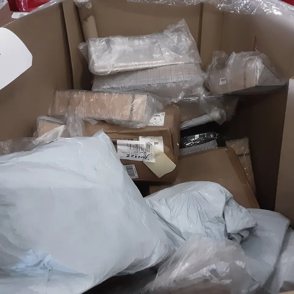 LARGE PALLET OF ASSORTED HOMEWARE ITEMS TO INCLUDE CHUNKY YARN, POPCORN, SMALL BINS ETC