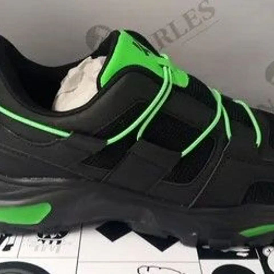 BRAND NEW BOXED PAIR OF KOI ROMAINE GREEN MEN'S VECTOR TRAINERS SIZE 12