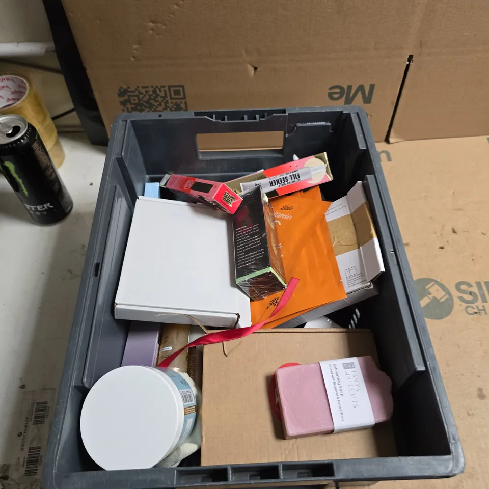 TOTE OF APPROXIMATELY 20 ASSORTED COSMETICS TO INCLUDE: LOREAL GROWTH BOOSTER